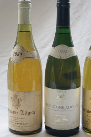 null Lot de Bourgogne Aligoté, comprenant 2 bouteilles de Domaine Gauffroy 1982 et...