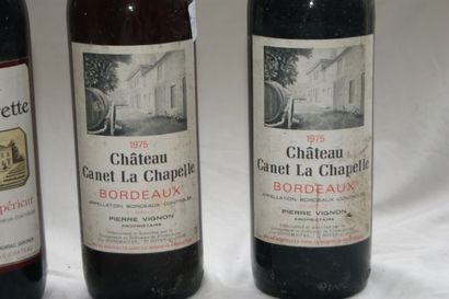 null Lot de 4 bouteilles de Bordeaux, 2 de Château La Gravette, 1979 et 2 Château...