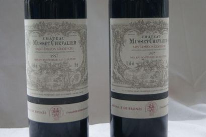 null 2 bouteilles de Saint Emilion Grand Cru, Château Musset Chevalier, 1997.