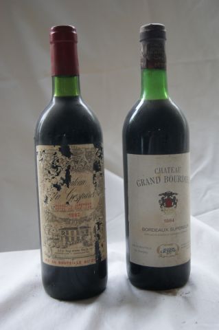 null Lot de 2 bouteilles de Bordeaux Supérieur: 1 de Château La Gasparde, 1982 (LB,...