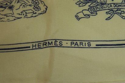 null HERMES Carré en soie à décor de blasons et devises, d’après R.Louis. 89 x89...