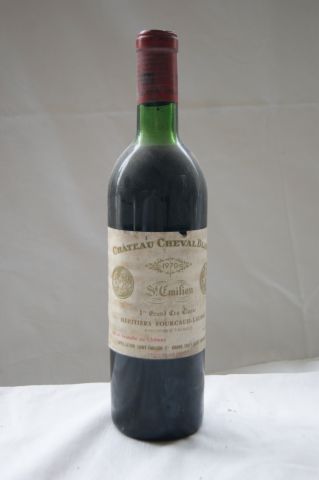 null 1 bouteille de Cheval Blanc, 1970 (LB, capsule abîmée, bouchon tombé dans la...