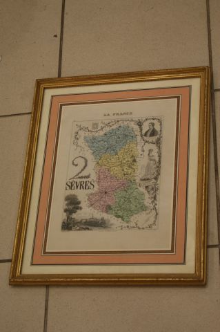 null D'après Vuillemin Carte des Deux Sèvres. Encadrée sous verre. 41 x 34 cm