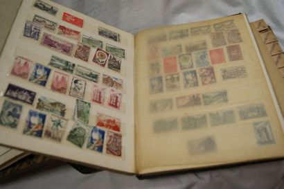 null FRANCE Lot de timbres, dans un album, un carnet et un classeur.