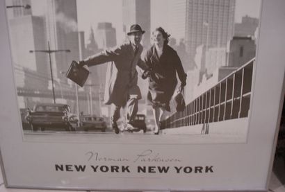 null Lot de deux affiches, figurant New York, Heinz Loew. Encadrées (manque un verre)....