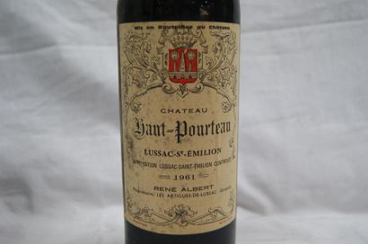 null Lot de 3 bouteilles : Haut Médoc Château Puy Castera 1981 (B, capsule abîmée,...