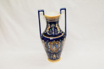 null GIEN Vase blaustre en faïence, modèle " Renaissance". H. 35 cm ( fêle)