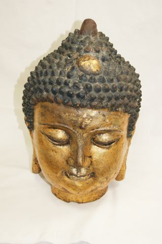null THAILANDE Importante tête de bouddha en bronze doré.H. 40 cm