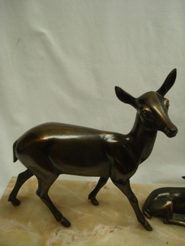 null M.LEDUCQ (1879-1955) " les biches" sculpture à patine doré sur socle en onyx...