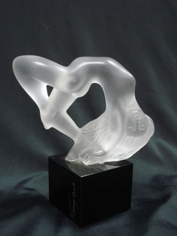 null SEVRES Sculpture en cristal, figurant un nu féminin.Haut.: 10 cm Socle en résine....