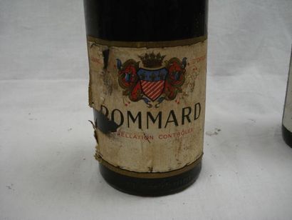 null Lot de 3 bouteilles : 1 de Pommard 1970 (ea, B), 1 de Volnay 1973 (ea,B) et...