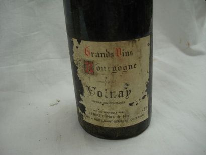 null Lot de 3 bouteilles : 1 de Pommard 1970 (ea, B), 1 de Volnay 1973 (ea,B) et...