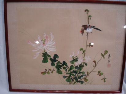 null CHINE Suite de 3 peintures sur soie, figurant 2 paysages animés, un oiseau branché....