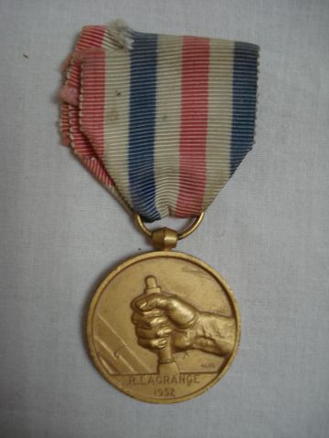 null Médaille en bronze doré "médaille des cheminots" . Diamètre 3 cm