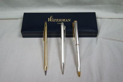 null Lot de stylos billes en métal argenté, métal doré dont Waterman. Dans un écrin...