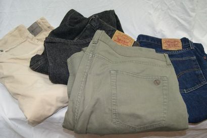 null Lot de 4 pantalons homme : 2 jeans Levi's (W38L34), 1 pantalon en toile Aigle...
