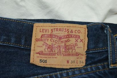 null Lot de 4 pantalons homme : 2 jeans Levi's (W38L34), 1 pantalon en toile Aigle...