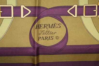 null HERMES Carré en soie « Eperon d’or » par D’Origny . 88x88 cm. Accroc de 0,5...