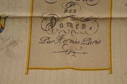 null HERMES Carré en soie « La volière des dames », par Grygkar. 86 x 86 cm.TBE....