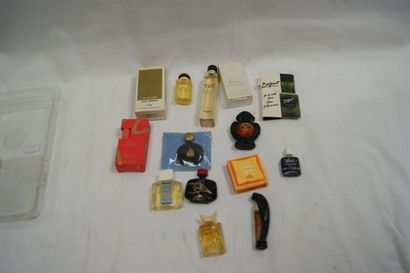 null Lot de miniatures de parfums dont Hermès, Cartier, Lanvin, Léonard, Révillon...