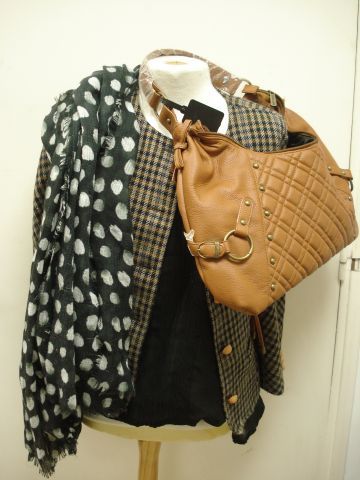 null Lot comprenant un sac à main en simili cuir marron (20x 40x15, NEUF), une veste...