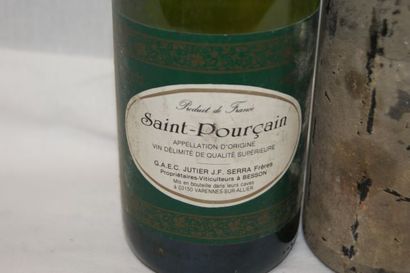 null Lot de 6 bouteilles de Bourgogne : 5 sans étiquettes, 1 de Saint Pourçain b...