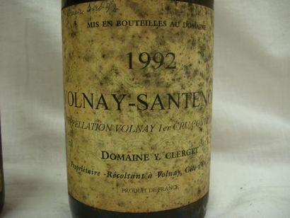 null 2 bouteilles de Volnay Santenots, 1992. (es, 1 capsule manquante).
