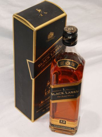 null 1 bouteille de whisky de Johnnie Walker, Black Label, 12 ans d'Age. 70 cl Dans...