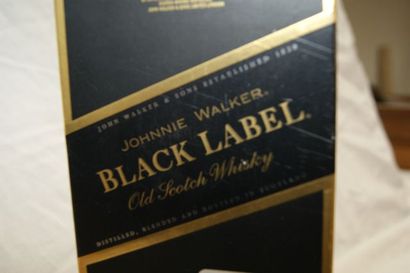 null 1 bouteille de whisky de Johnnie Walker, Black Label, 12 ans d'Age. 70 cl Dans...