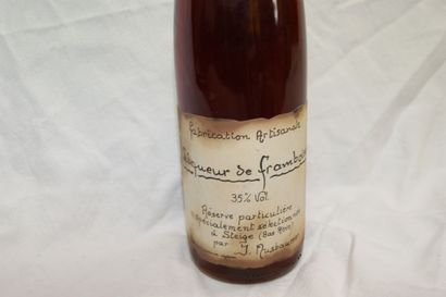 null 1 bouteille de liqueur de framboise J. Nusbaumer, 70 cl.