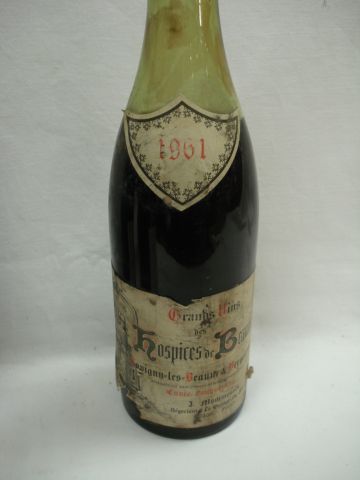 null Lot de 6 bouteilles de Bourgogne : 1 Chassagne Montrachet Clos Saint Jean 1977...