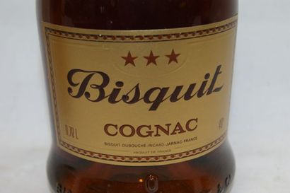 null Lot comprenant cognac Biscuit (70 cl, dans sa boîte) et 1 Calvados Domfrontais...
