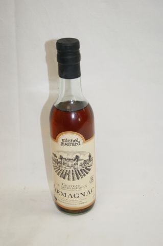 null 1 bouteille d'Armagnac Château de Sandemagnan. 37 cl. Caisse bois d'origine...