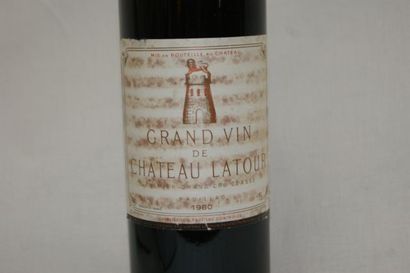 null 1 bouteille de Pauillac Chateau Latour ,1980. Ea et lb
