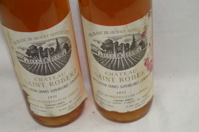 null 2 bouteilles de Graves Chateau Saint-Robert , 1971 . Lb et Esa