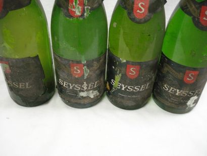 null 4 bouteilles de vin blanc Seyssel , 1996. Esa