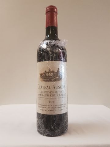 null 1 	bouteille de Château Ausone, St Emilion Grand Cru Classé, 1978 (he, léger...
