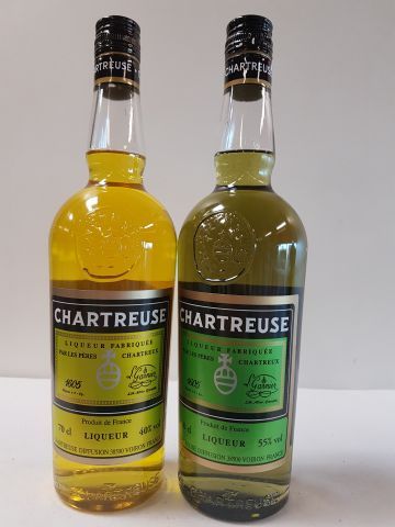 null Lot de 2 bouteilles : 1 bouteille de Chartreuse Verte, Les Pères Chartreux,...