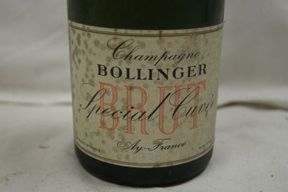 null 1 bouteille de champagne Bollinger Brut, Cuvée Spéciale. (étiquette tachée,...