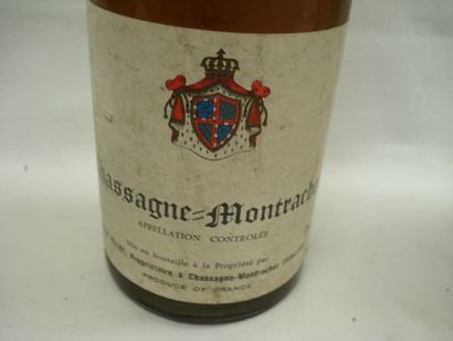 null 2 bouteilles de Chassagne Montrachet : Moreau, 1957 (B) et Paul Pillot,1981...