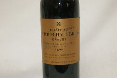 null 1 bouteille de Graves Chateau La Tour Haut Brion , 1975 . Ela et nb, capsule...