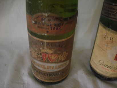 null Lot de 2 bouteilles de Gewurztraminer, 1982 et 1985. (LB et B)