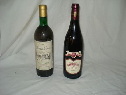 null Lot de 2 bouteilles : 1 de Chinon 2015 et 1 de Bordeaux Blanc, Château Genins...