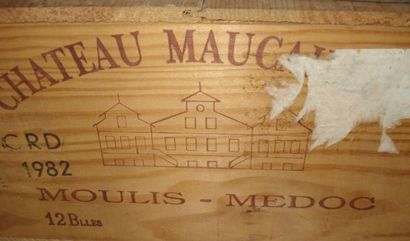 null 12 bouteilles de Château Maucaillou, 1982. CBO.