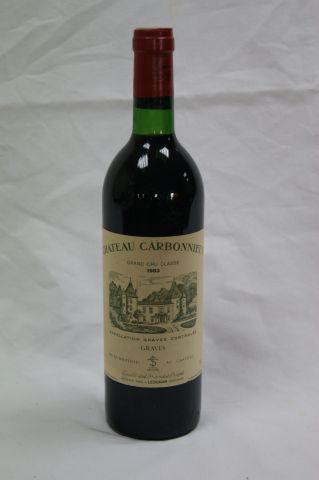 null 1 bouteille de Graves, Château Carbonnieux, 1983.