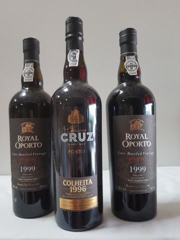 null lot de 3 bouteilles : 1 Porto Gran Cruz Colheita, 1996 et 2 Portos Royal Oporto,...