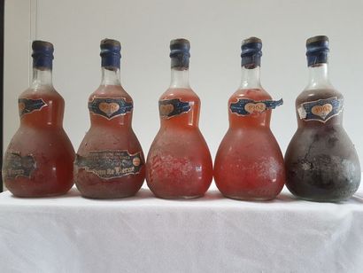 null 5 bouteilles de Provence Rosé, Château de Berne, 1962 (en l'état)
