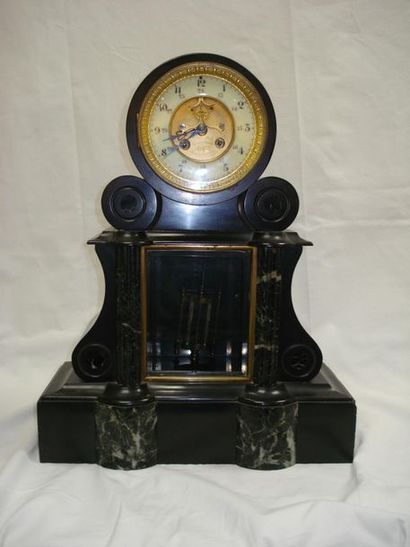 null Pendule de notaire en marbre noire, cadran marqué J. PRATT. H . 43 cm