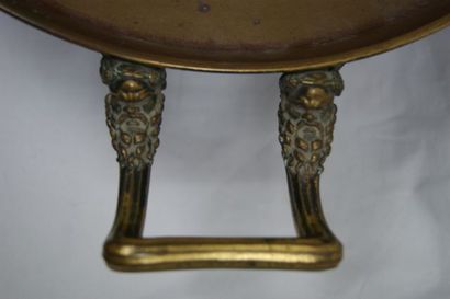 null BARBEDIENNE Coupe sur piédouche en bronze, à décor de la Nymphe Hygie (d'après...