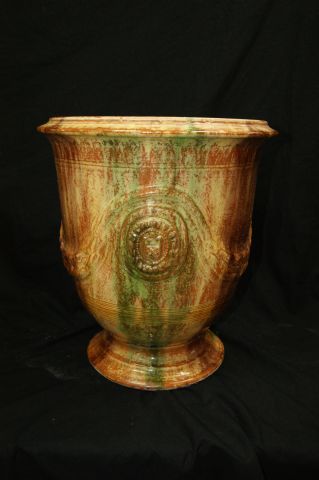 null ANDUZE (Le Chêne Vert) Cache pot en céramique flammée. Haut.: 37 cm Diam.: 32...